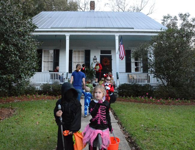 Residents decorate houses, don costumes for Halloween in St