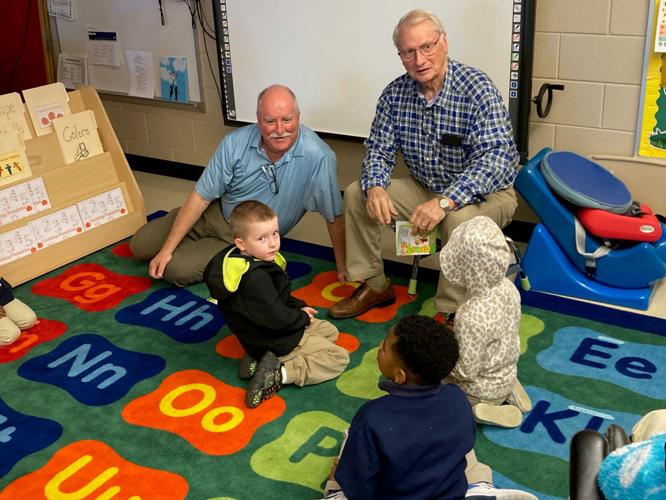 Kiwanis Club donates books; volunteers read to Zachary Early Learning