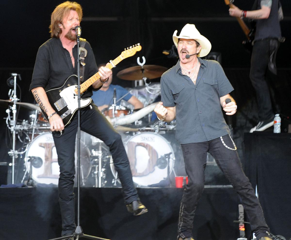 2017 Bayou Country Superfest Blake Shelton Miranda