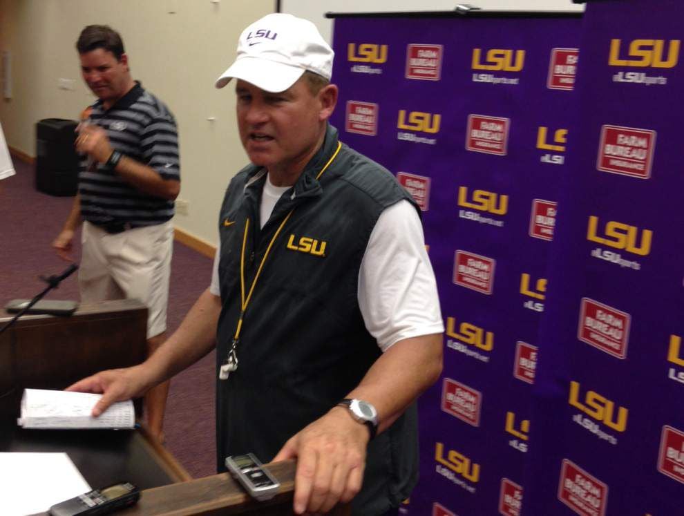 Video: LSU coach Les Miles says Anthony Jennings and Brandon Harris have split practice reps _lowres