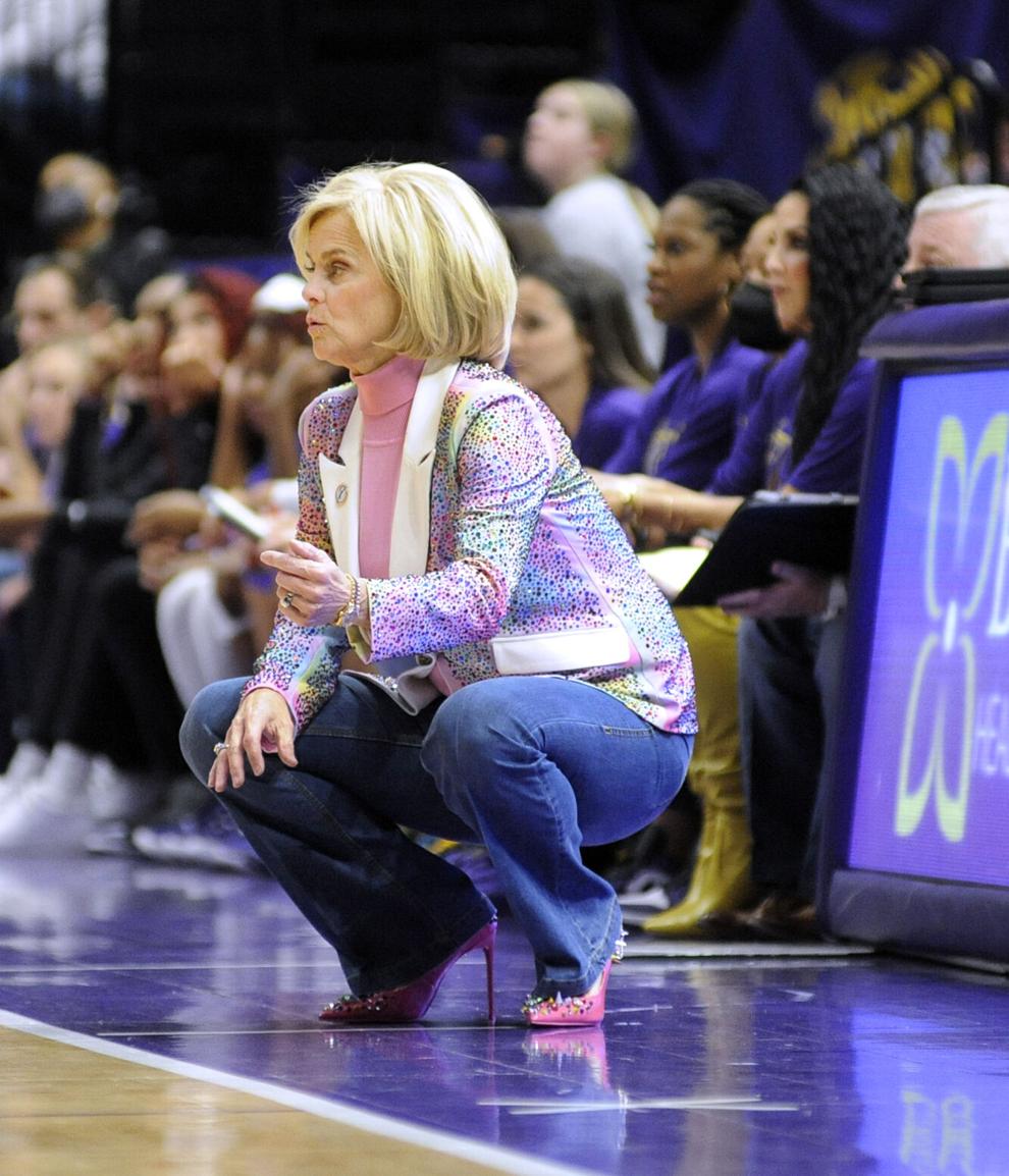 Photos Lsus Kim Mulkey Takes Her Courtside Fashion Seriously Entertainmentlife 