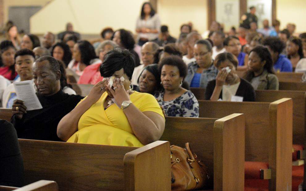 Photos, video: Evening of Remembrance held for those lost to violence ...