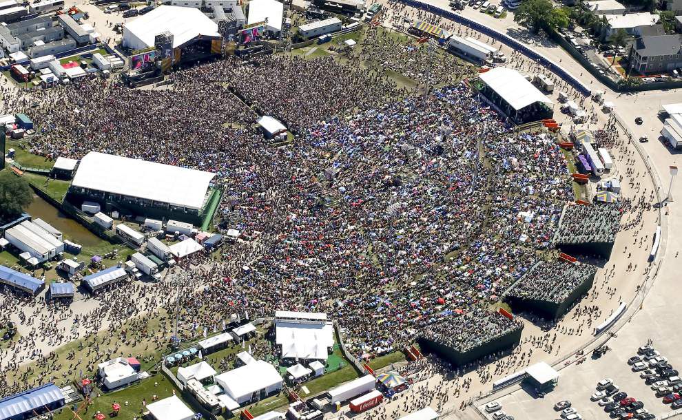 Photos Perfect weather brings skywriting, large crowds at Day 2 of
