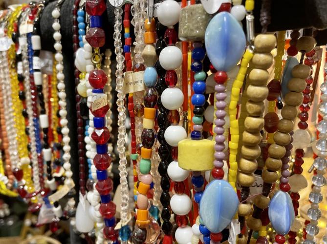 When did Mardi Gras beads first appear in New Orleans Entertainment