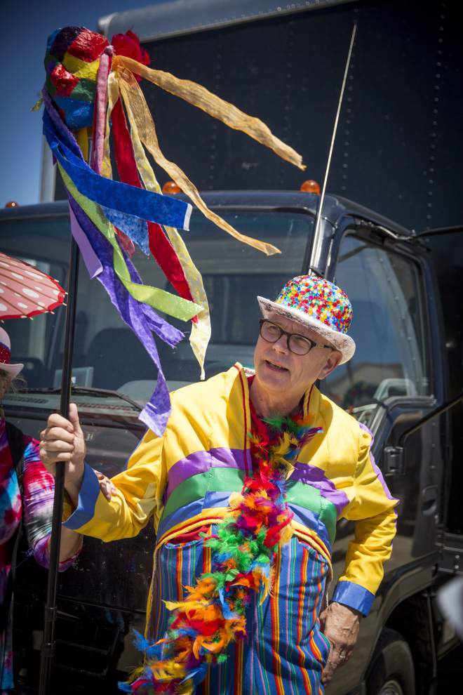 Photos Perfect weather brings skywriting, large crowds at Day 2 of