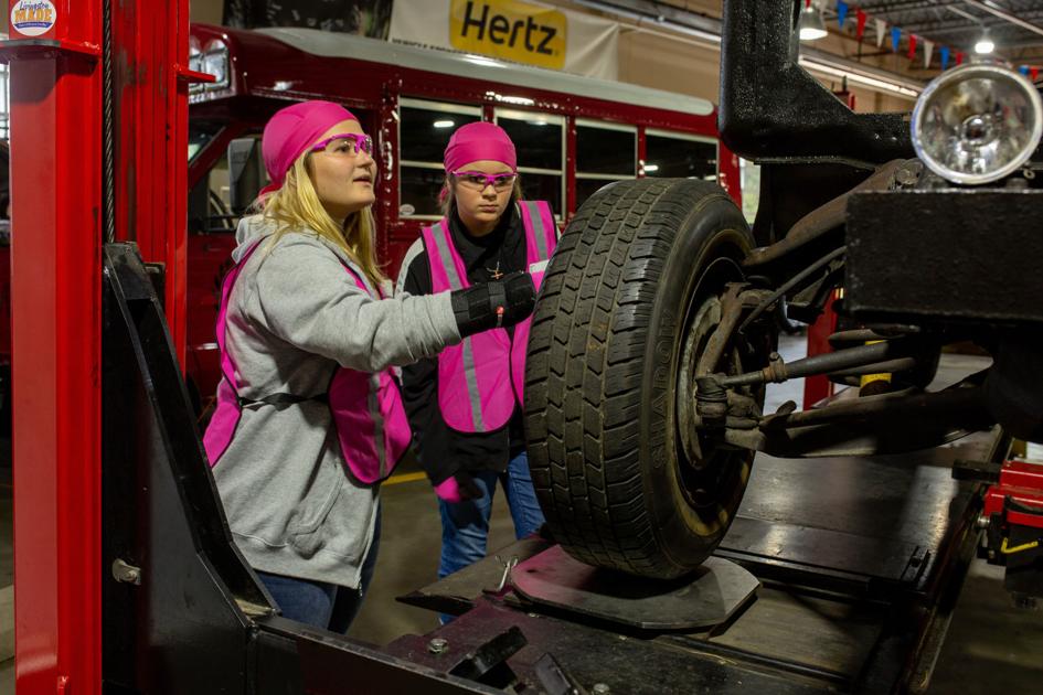 Livingston schools offer class to encourage girls to consider automotive careers - The Advocate