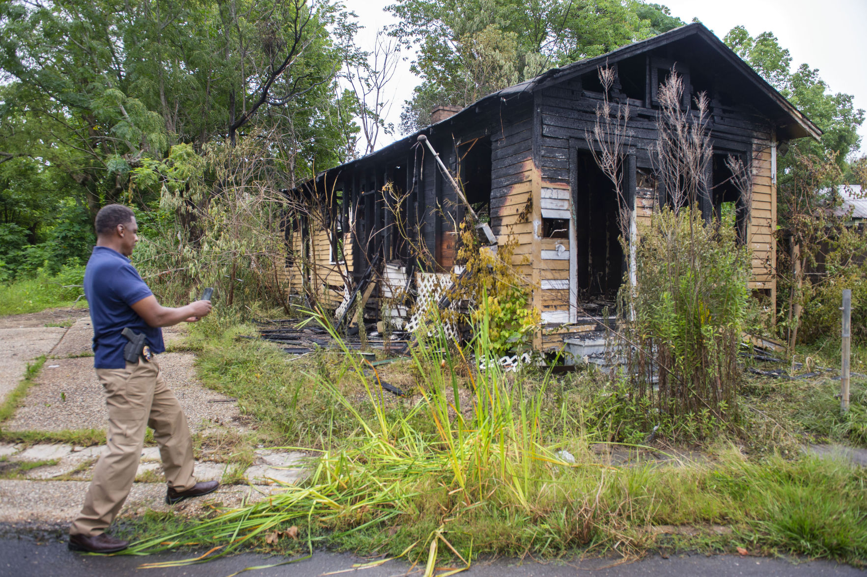 Watch: Firefighters Battle Massive Arson Blaze At Vacant House On ...