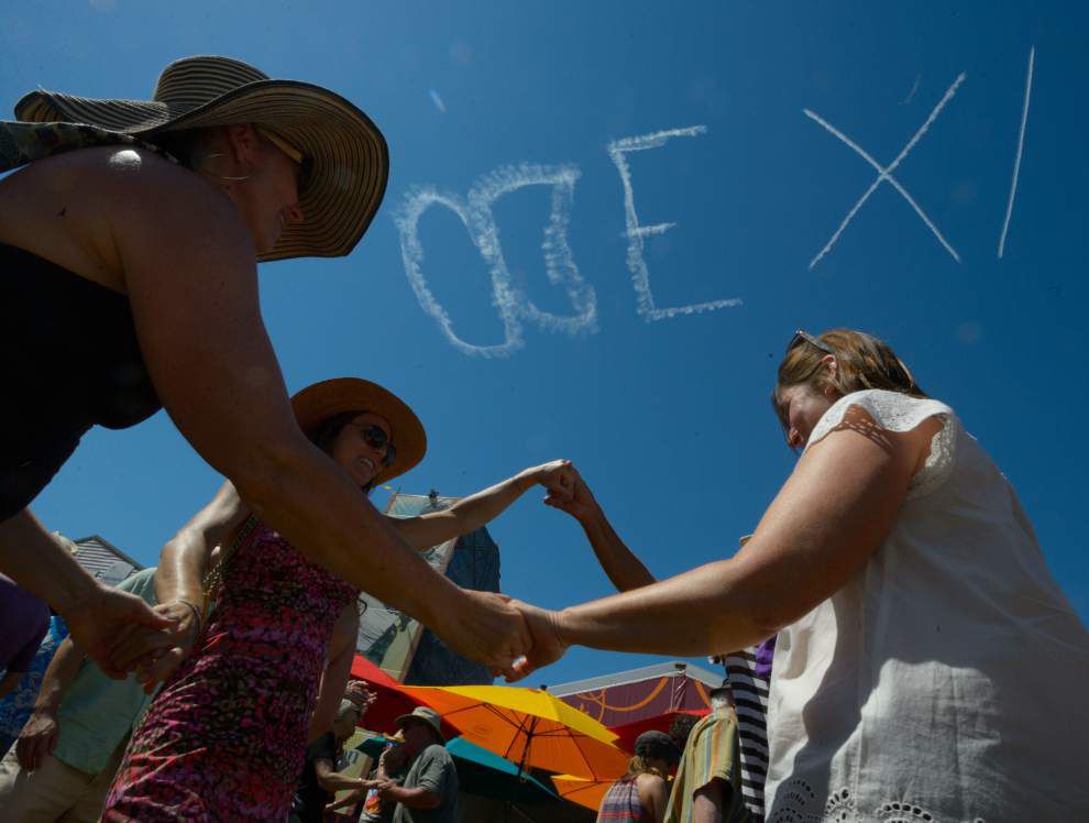 Photos Perfect weather brings skywriting, large crowds at Day 2 of