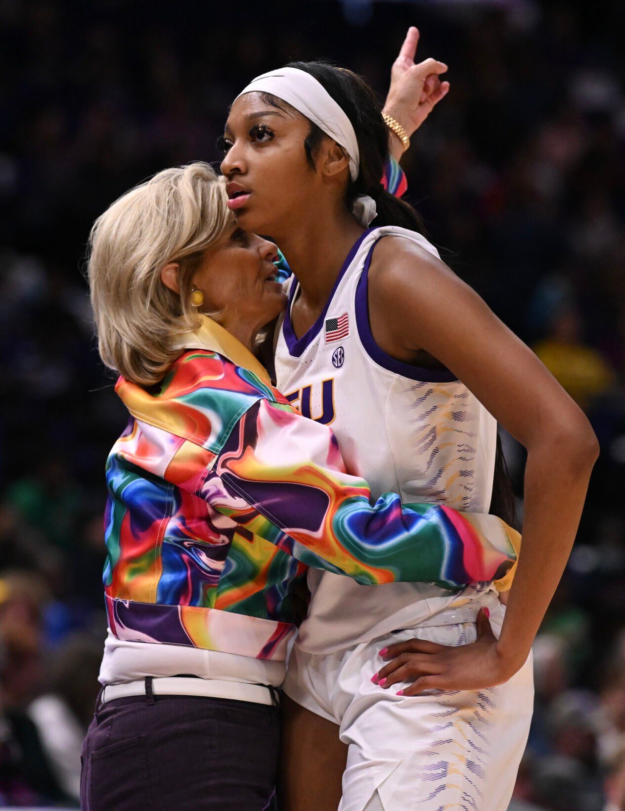 Sylvia Fowles Symbolically Passed The Double-double Crown To LSU’s ...