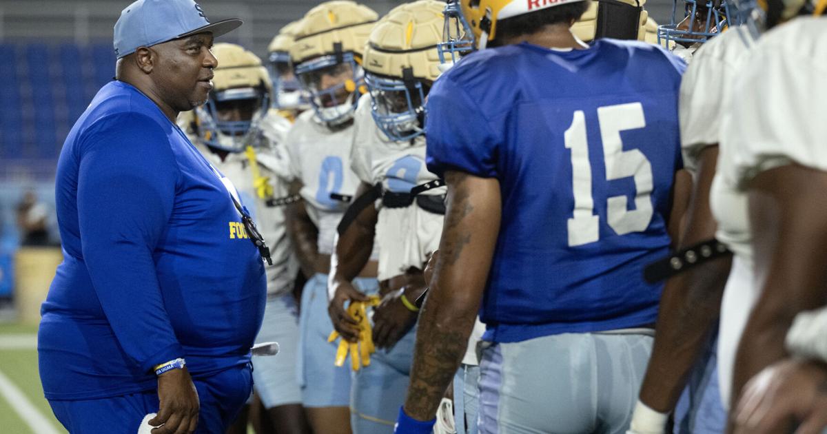Photos: Southern practices under the night sky Tuesday