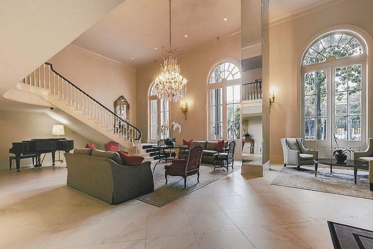 1750 St. Charles Ave., No 204 in the Lower Garden District Real