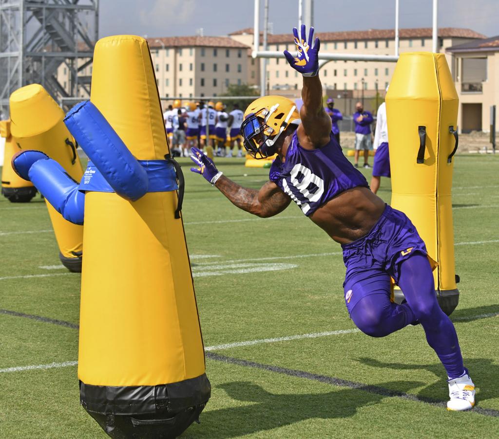 Rabalais Lsu S Walk Ons Come Not In Pursuit Of Nfl Riches But To