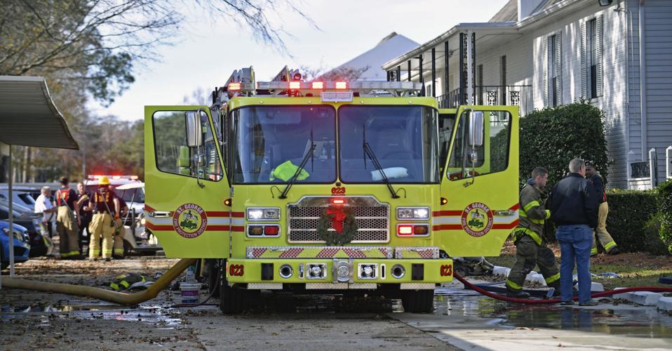 Crews called to apartment complex fire in Baton Rouge; no injuries