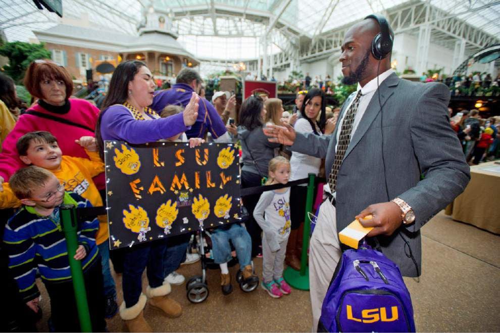 LSU arrives in Nashville for its Music City Bowl matchup with Notre Dame _lowres