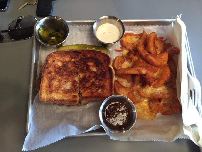 Review The State Bar, offering hearty favorites, doesn’t skimp on