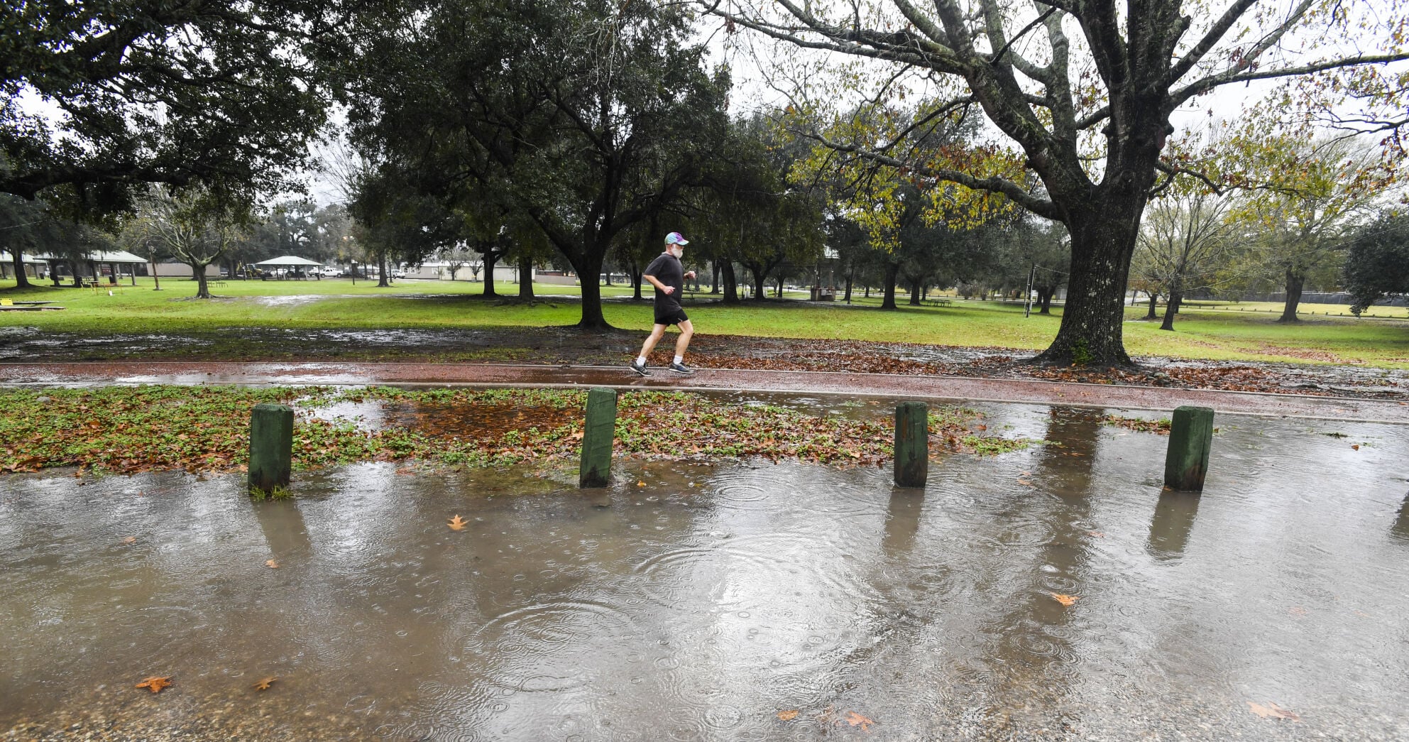 ACA.runningintherain.adv27.jpg