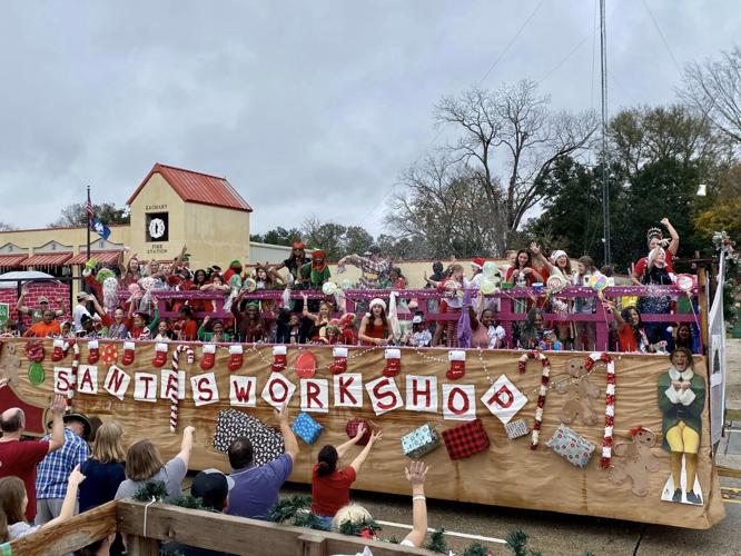 Zachary parade rolls through streets of city ushering in holiday season
