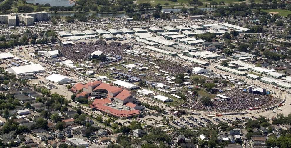 Photos Perfect weather brings skywriting, large crowds at Day 2 of