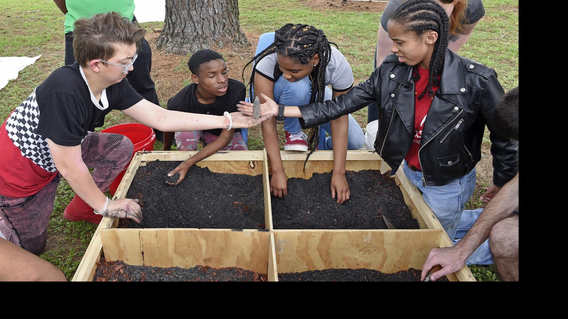 Photos: Visually Impaired Students Dig Into Archaeology by Feel
