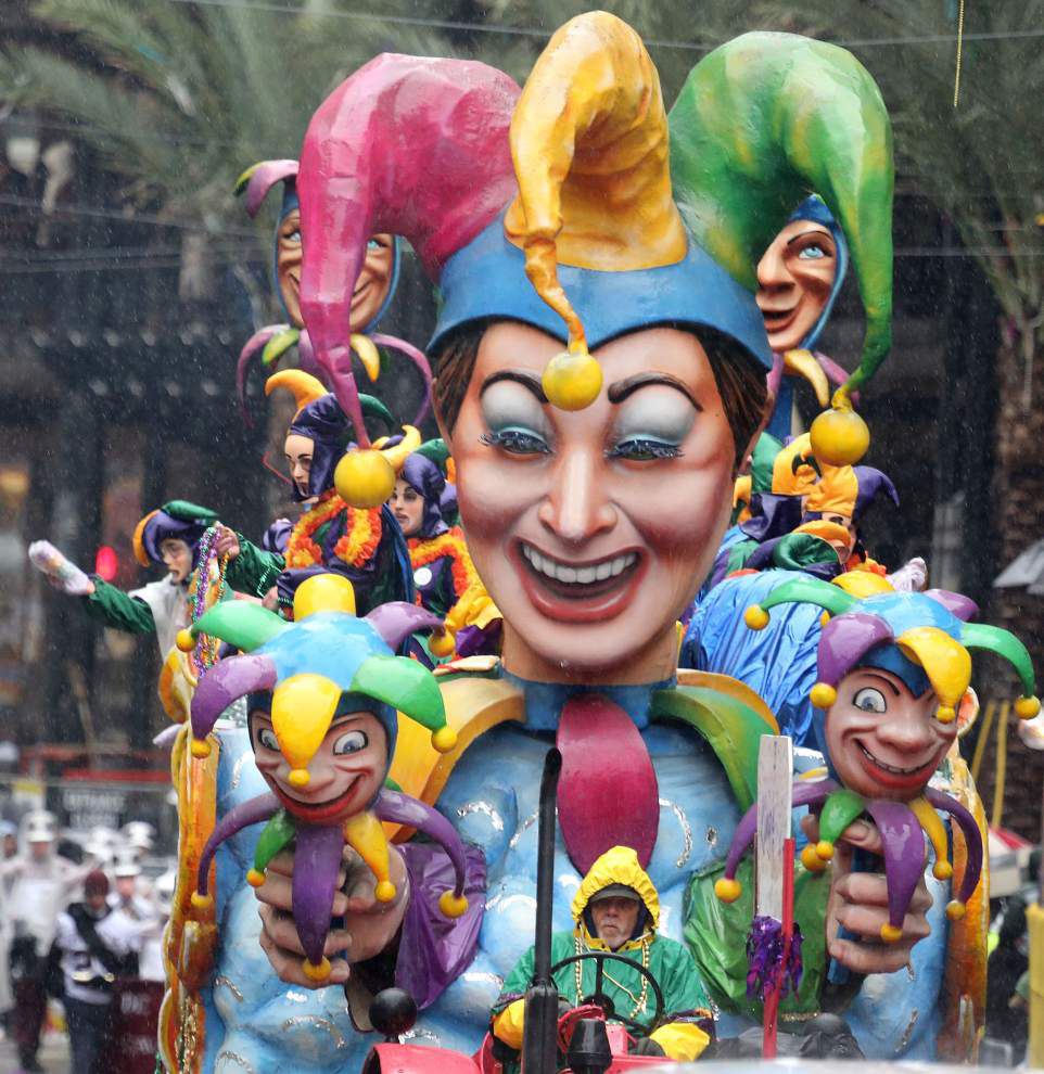 Rex reigns over cold, wet Mardi Gras _lowres