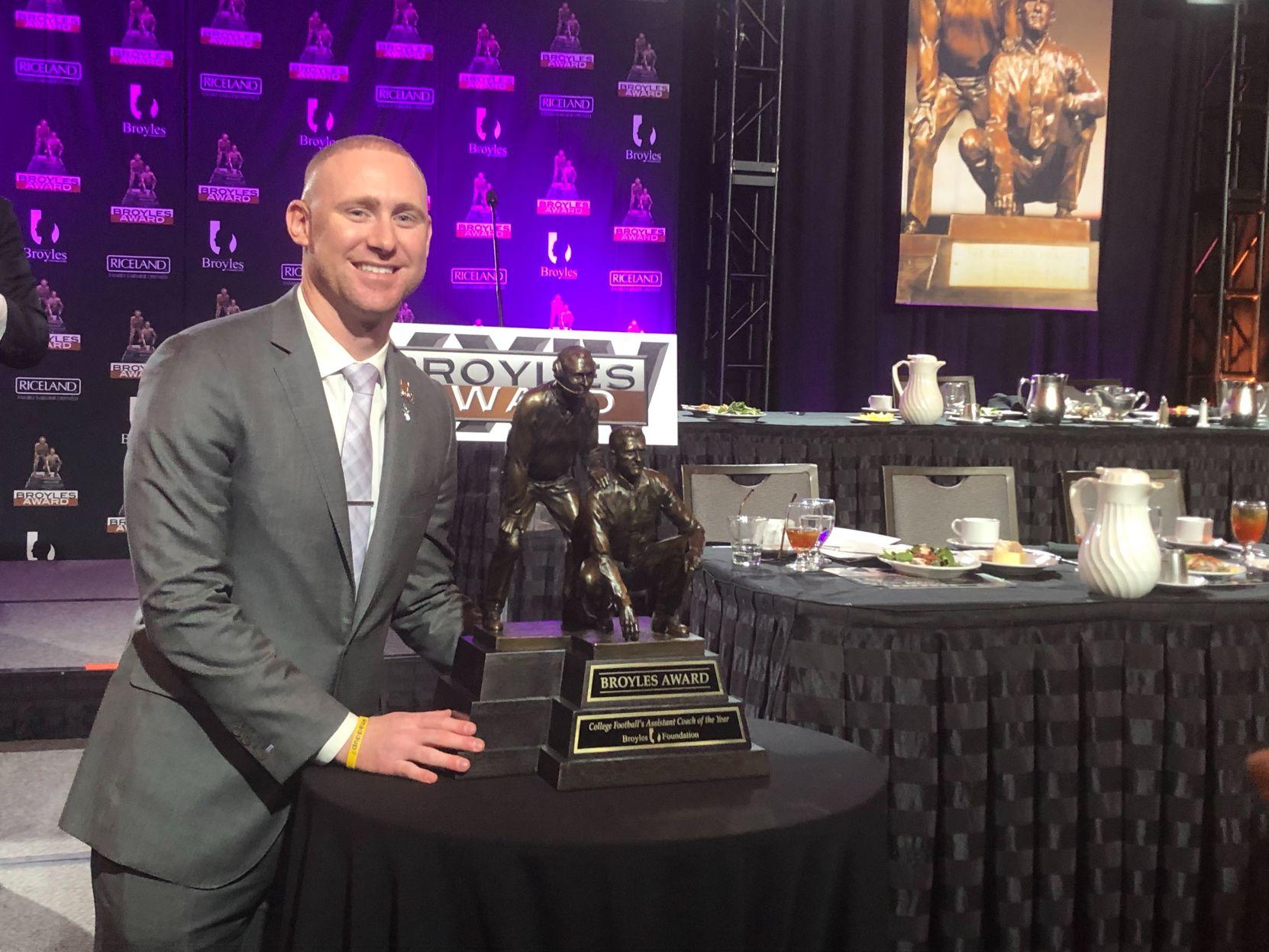 LSU's Joe Brady was once 'an assistant to an assistant'; now he's the  Broyles Award winner | LSU 