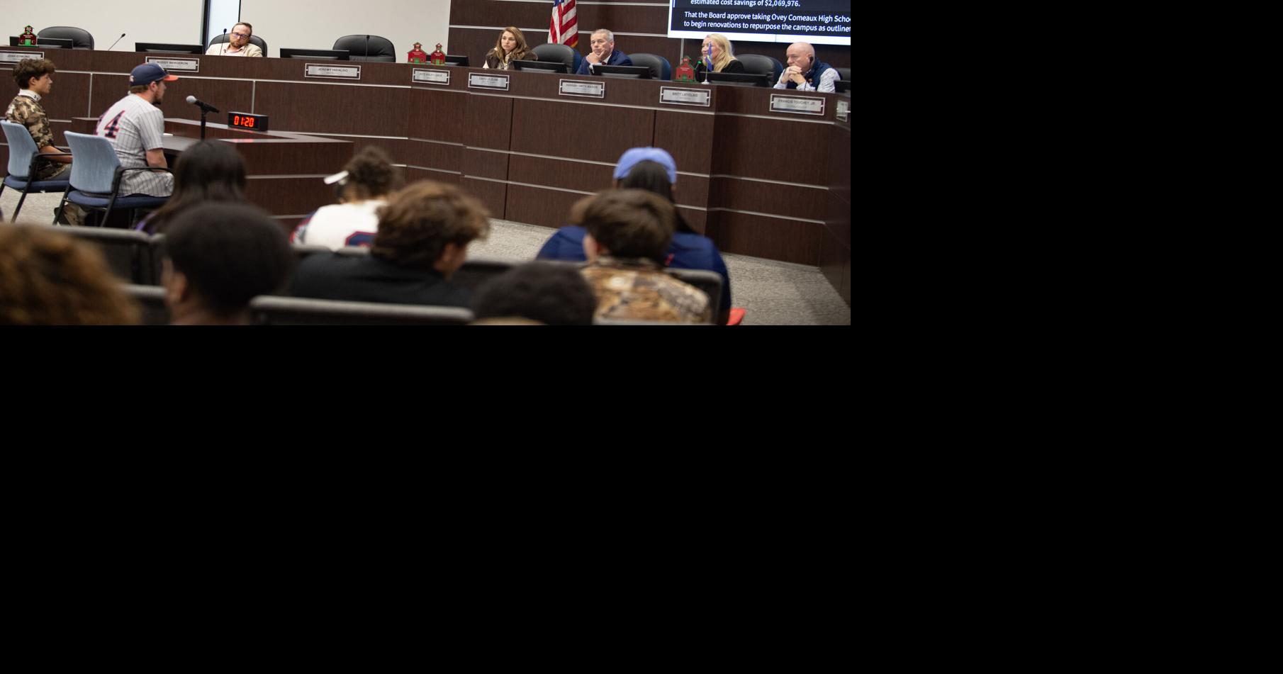 Lafayette Board votes to close Comeaux High School and replace it with Career Center