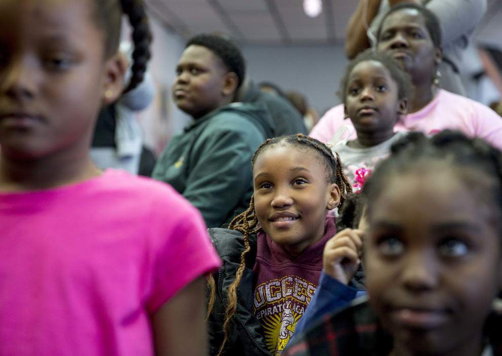 Photos: Children of incarcerated moms have Christmas _lowres