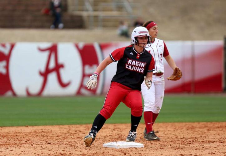 Ragin’ Cajuns softball team drops series as Alabama wins finale 32