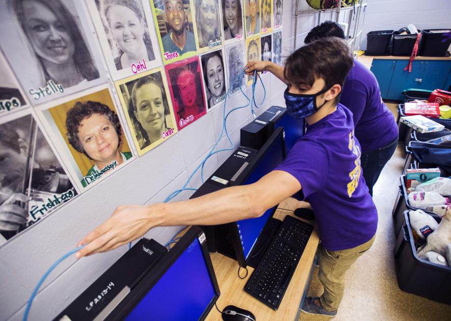 St. Martinville High trains students, tackles campus tech needs with innovative help desk | Education
