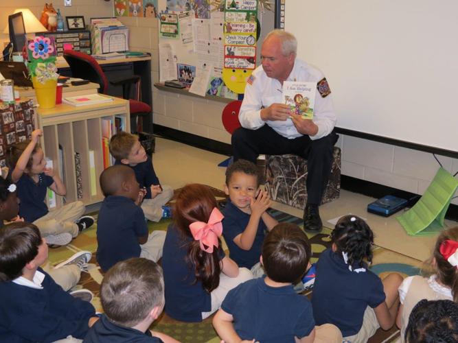 Kiwanis, community helpers read to Zachary students Zachary