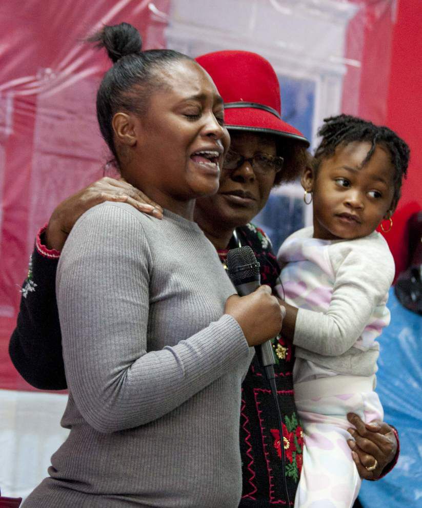 Santa pays a welcome visit to children of incarcerated women _lowres
