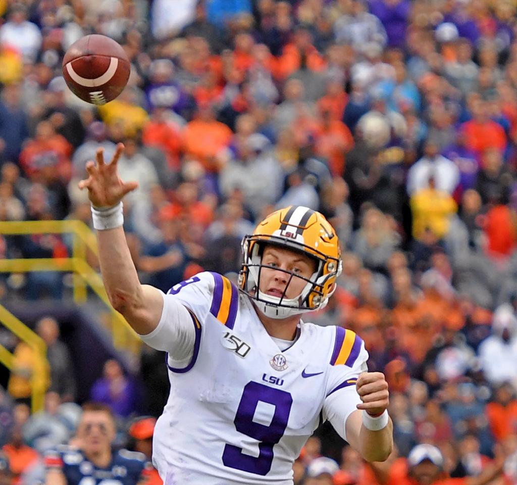 Rabalais Auburn Punched Lsu S Joe Burrow In The Mouth Then He