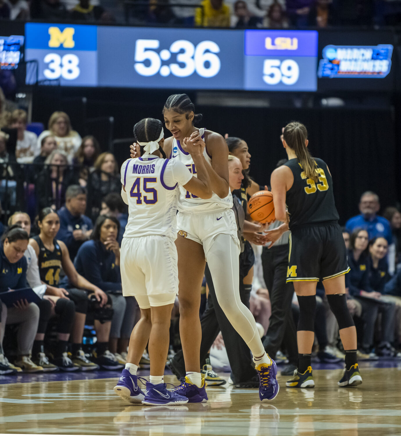 South Carolina Reasserts Itself Atop Women's Hoops With L.S.U. Win - The  New York Times