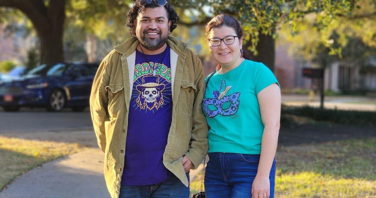 मार्डी ग्रास को दो अंतर्राष्ट्रीय छात्रों की नज़र से देखें क्योंकि वे एकेडियाना संस्कृति को अपनाते हैं