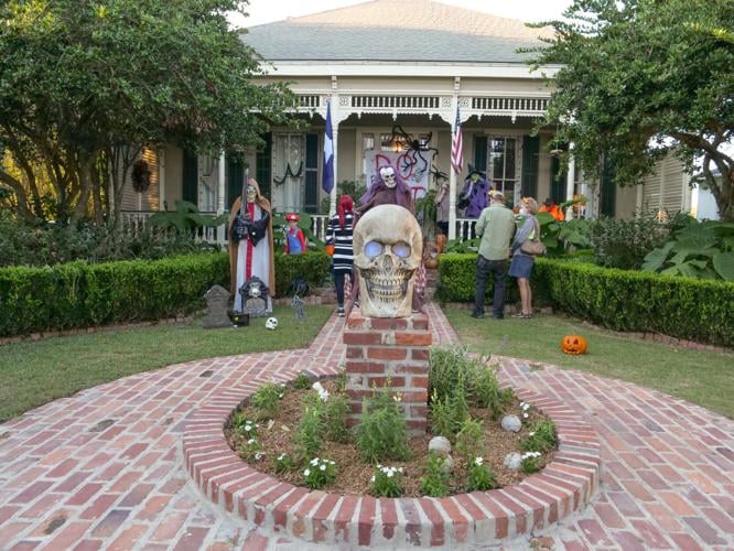 Open doors in St. Francisville trickortreaters on Halloween