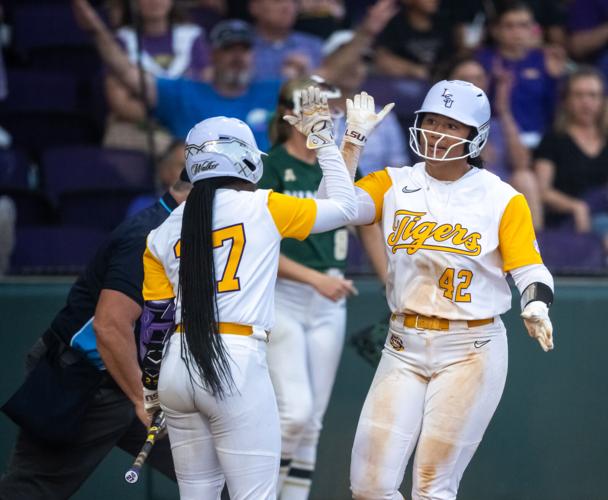BR.LSUsoftball.020825_4122 MJ.JPG