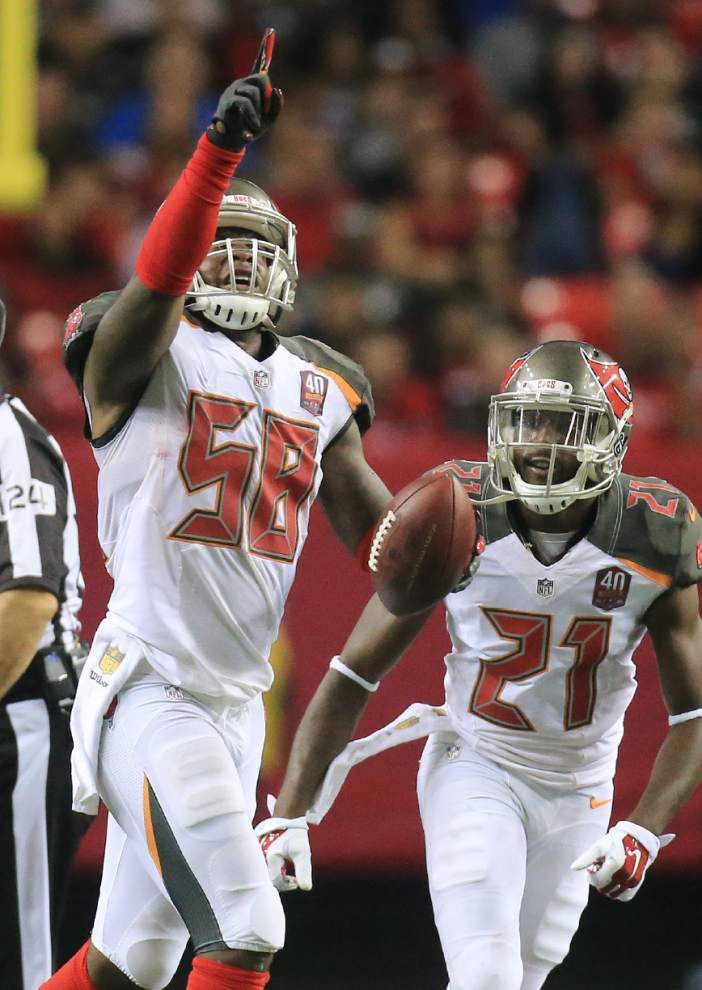 Video: LSU's Kwon Alexander breaks down as NFL teammates honor 'special'  effort dedicated to slain brother, Nation World