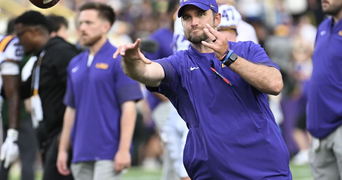 Berichten zufolge wird der Safety-Coach des LSU-Footballteams von einem ...