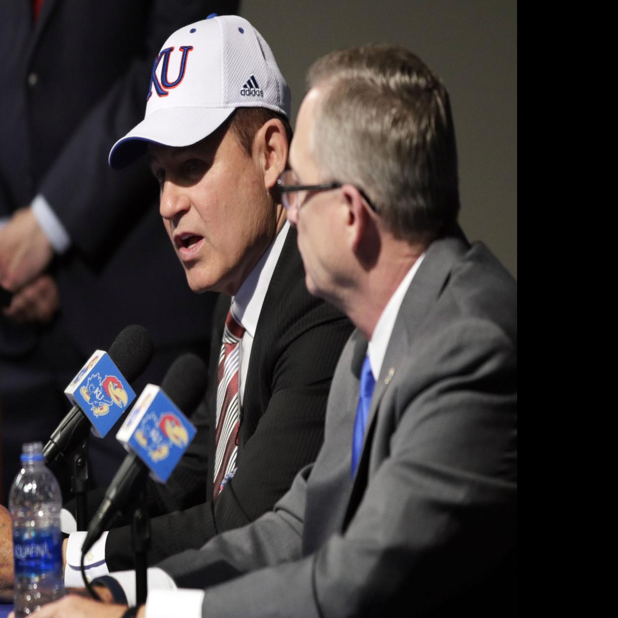 See Details Of Les Miles 5 Year Contract To Be Kansas Football S