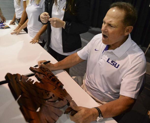 Photos Fans meet, greet LSU football staff, players News