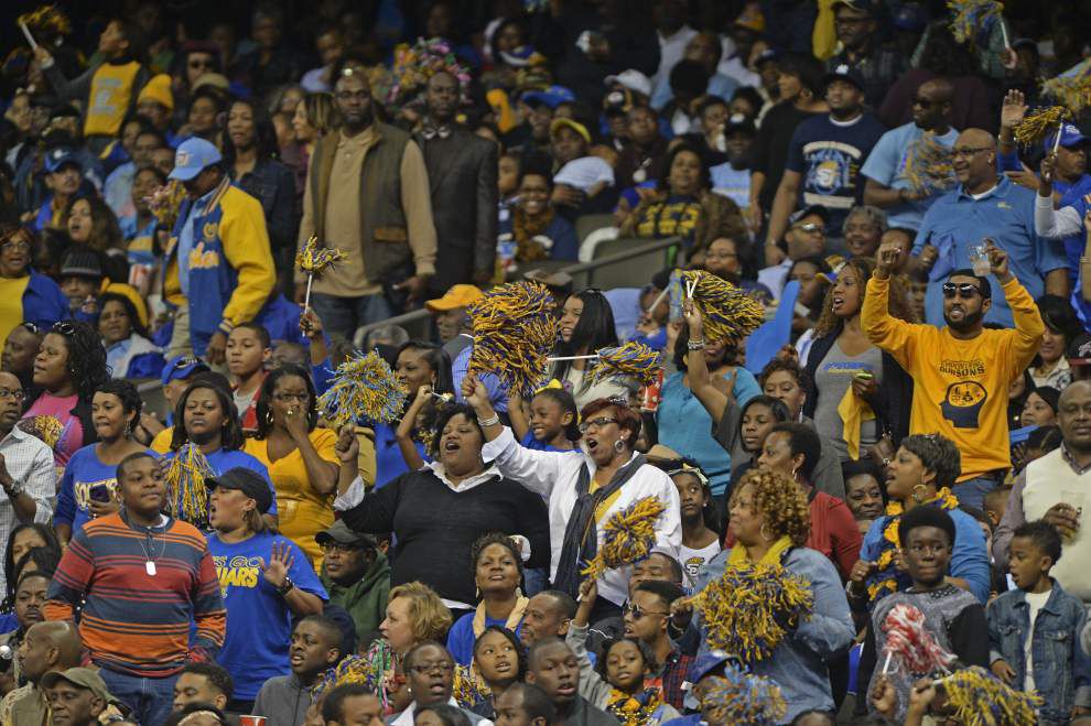 Video: Former Southern football player Calvin Mills proposes to his girlfriend at the Bayou Classic _lowres