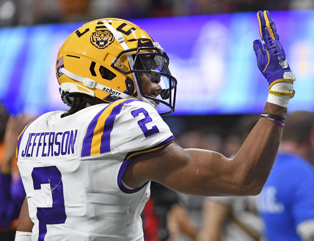 Justin Jefferson Rewrites Lsu Peach Bowl Record Books In 14 Catch
