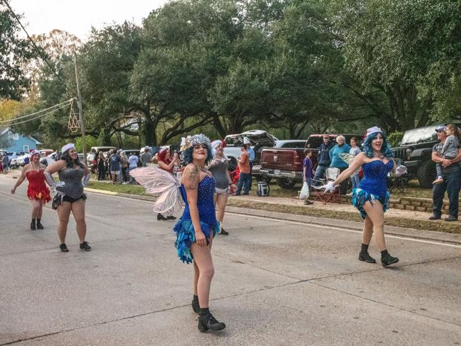 Santa comes to town for St. Francisville Christmas parade St