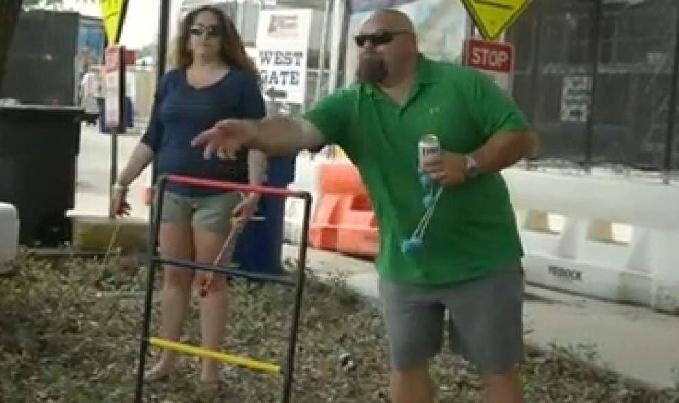 Country music fans enjoy tailgating on LSU campus _lowres