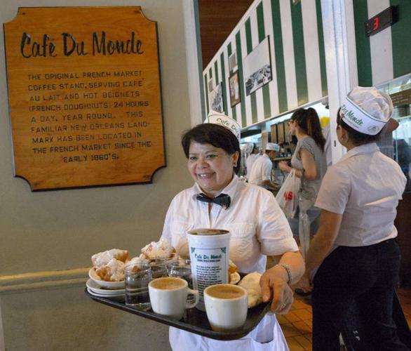 Café Du Monde, New Orleans, Louisiana, U.S. - Restaurant Review