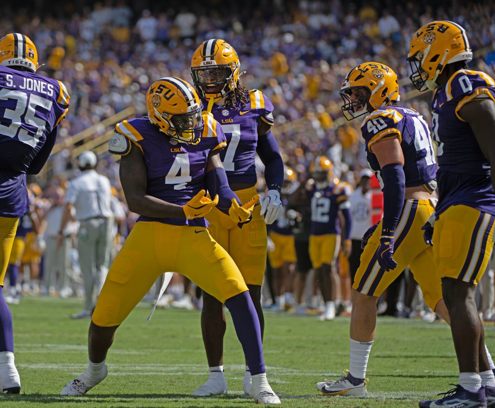 LSU's Bradyn Swinson Creates More Havoc In Win Over UCLA | LSU ...