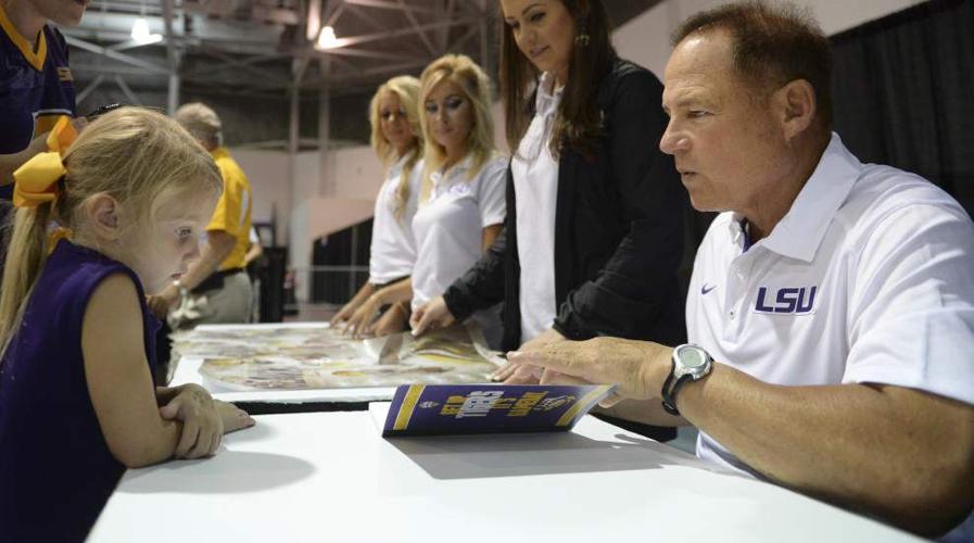 Photos Fans meet, greet LSU football staff, players News