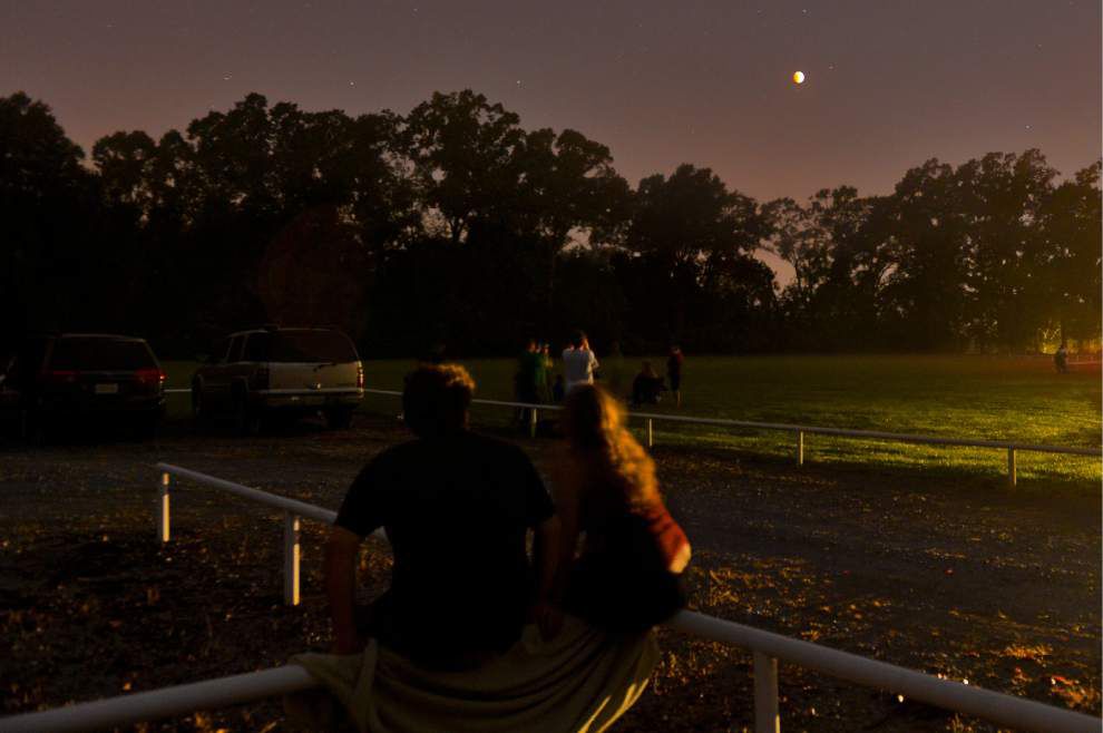Images of lunar eclipse over south Louisiana _lowres