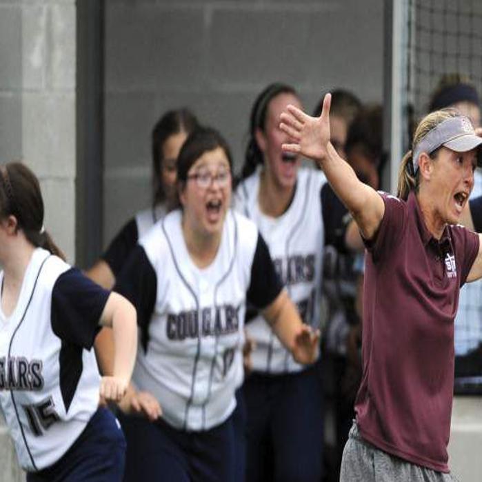 St Thomas More Softball Retooled With Large Sophomore Class High Schools Theadvocate Com