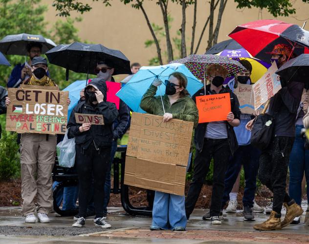 BR.lsuprotest.050424